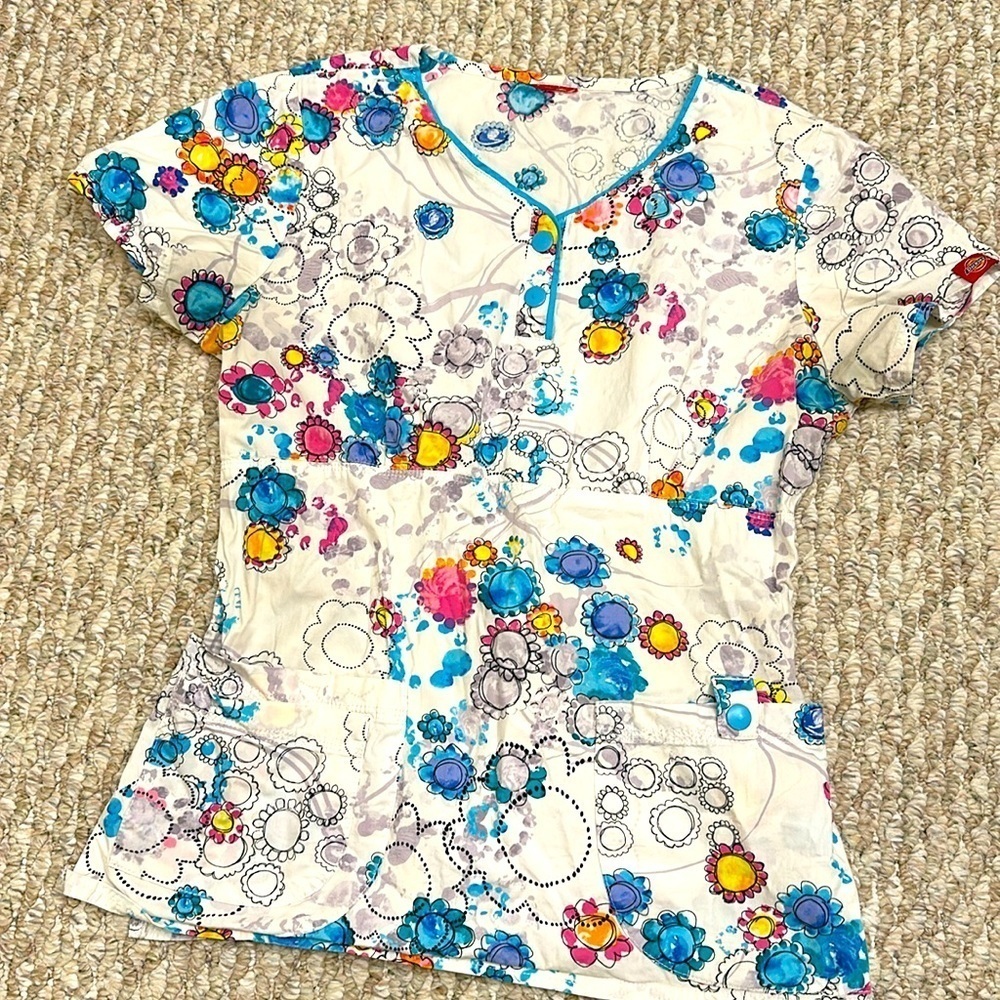 Dickies scrub top size, small flowers, multicoloured tie-dye